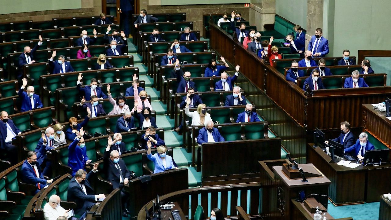Solidarna Polska zagłosowała „przeciw” (fot. PAP/Rafał Guz)
