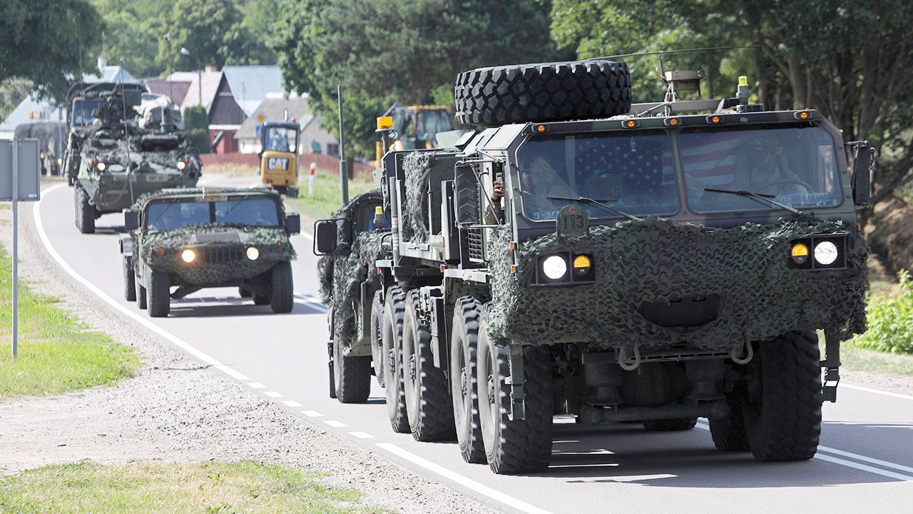 U.S. Army w drodze do granicy polsko-litewskiej (fot. PAP/Artur Reszko) U.S. Army w drodze do granicy polsko-litewskiej (fot. PAP/Artur Reszko)