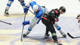 Radosław Galant i Joona Monto w meczu o Superpuchar Polski Unia Oświęcim vs. GKS Tychy (Fot. PAP)