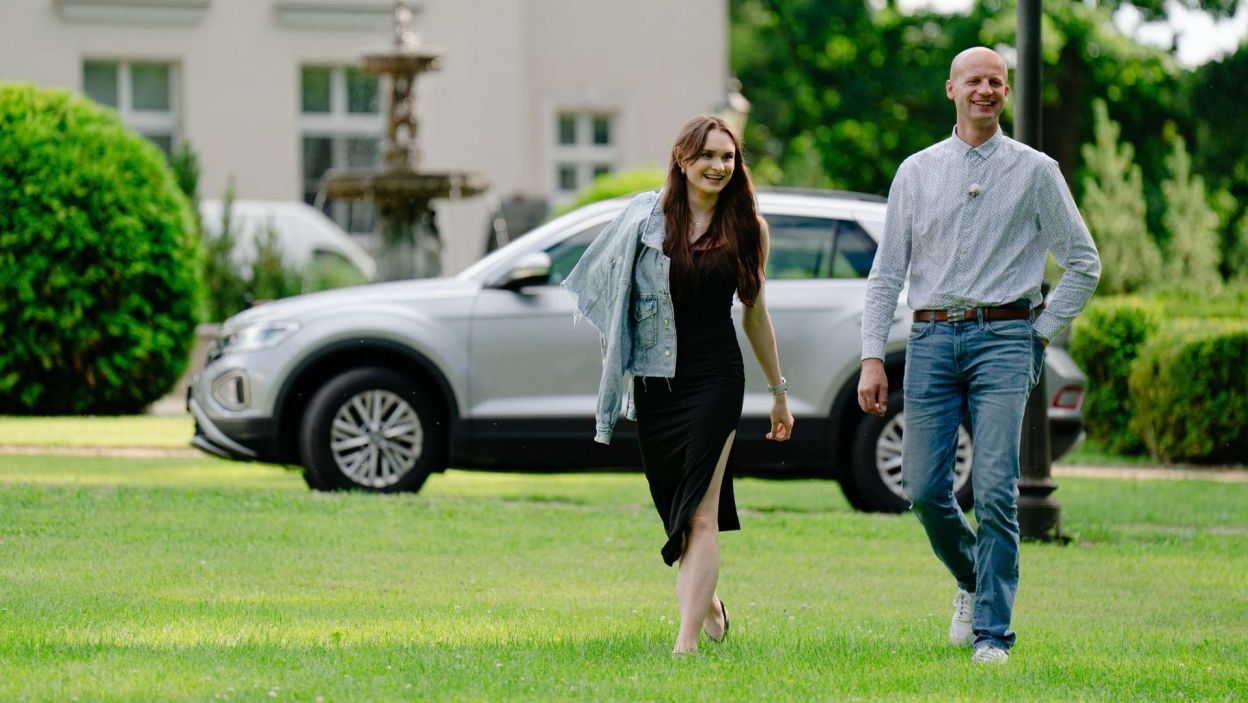 Arek zdecydował, że jego droga z Klaudią dobiegła końca. W spokojnej rozmowie podziękował jej za wspólnie spędzony czas, a Klaudia przyjęła decyzję z klasą i zrozumieniem. Fot. Piotr Matey/TVP