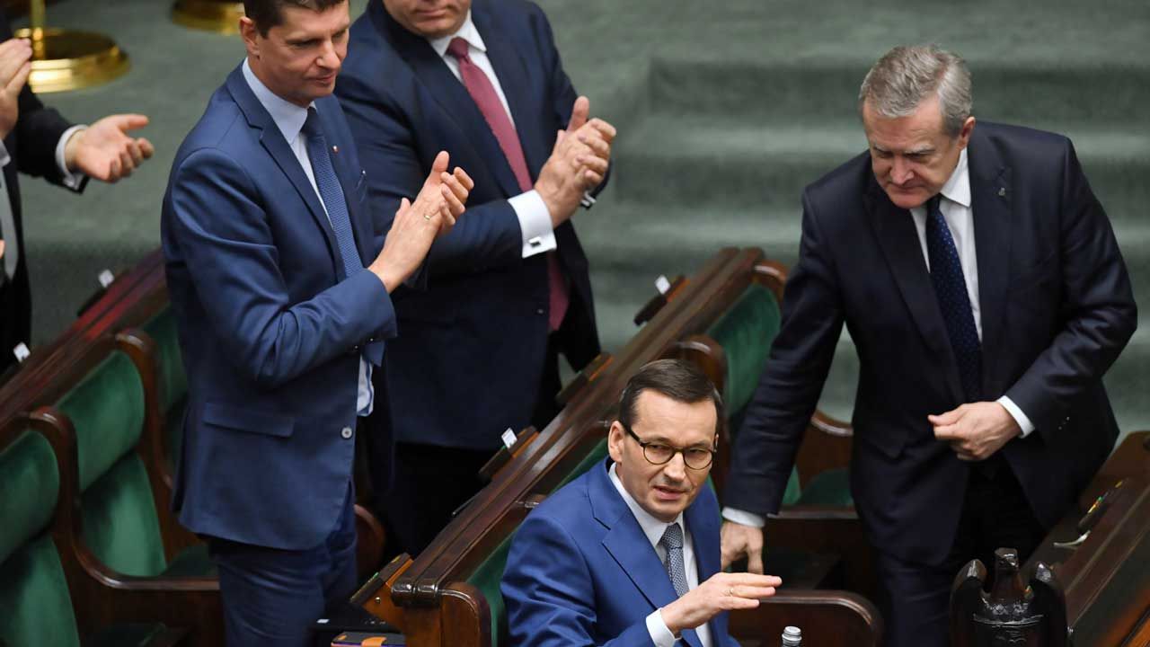 Premier Mateusz Morawiecki w czwartek złożył wniosek o wotum zaufania, by – jak przyznał – powiedzieć opozycji „sprawdzam” (fot. PAP/Radek Pietruszka)