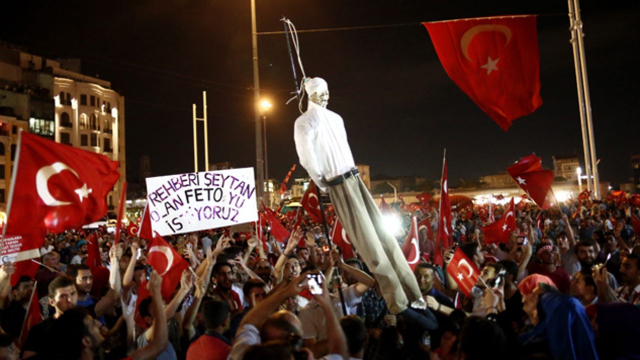 Tureckie władze rozważają przywrócenie kary śmierci (fot. PAP/EPA/SEDAT SUNA)