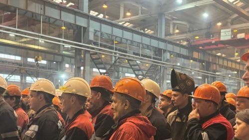 Працаўнікі Наваполацкага заводу тэхналагічных металаканструкцыяў на сустрэчы з Наталляй Качанавай. 14 сакавіка 2025 года. Фота: sovrep / Telegram