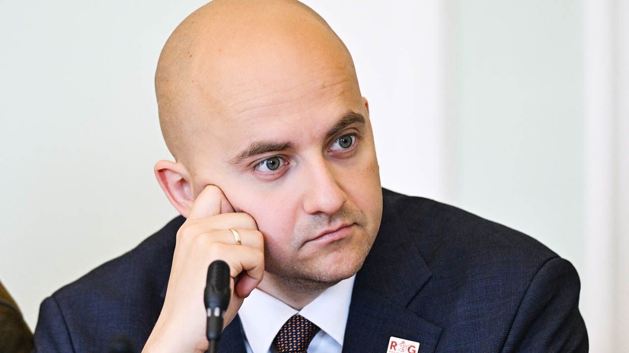 Prokuratura Krajowa skierowała do Sądu Rejonowego w Szczecinie akt oskarżenia przeciwko posłowi PiS Dariuszowi Mateckiemu za fikcyjną pracę w Lasach Państwowych. Polityk miał w latach 2020-2023...