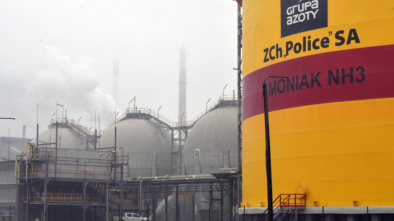 Teren zakładów chemicznych Grupy Azoty w Policach (fot arch. PAP/Marcin Bielecki) Teren zakładów chemicznych Grupy Azoty w Policach (fot arch. PAP/Marcin Bielecki)