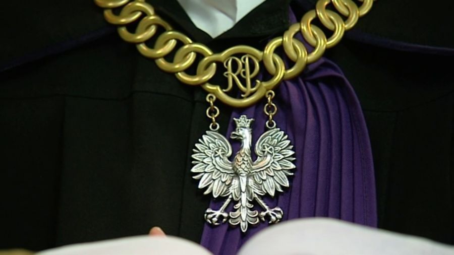 Akt oskarżenia w sprawie pobicia nauczyciela w szkole / fot. TVP3 Warszawa