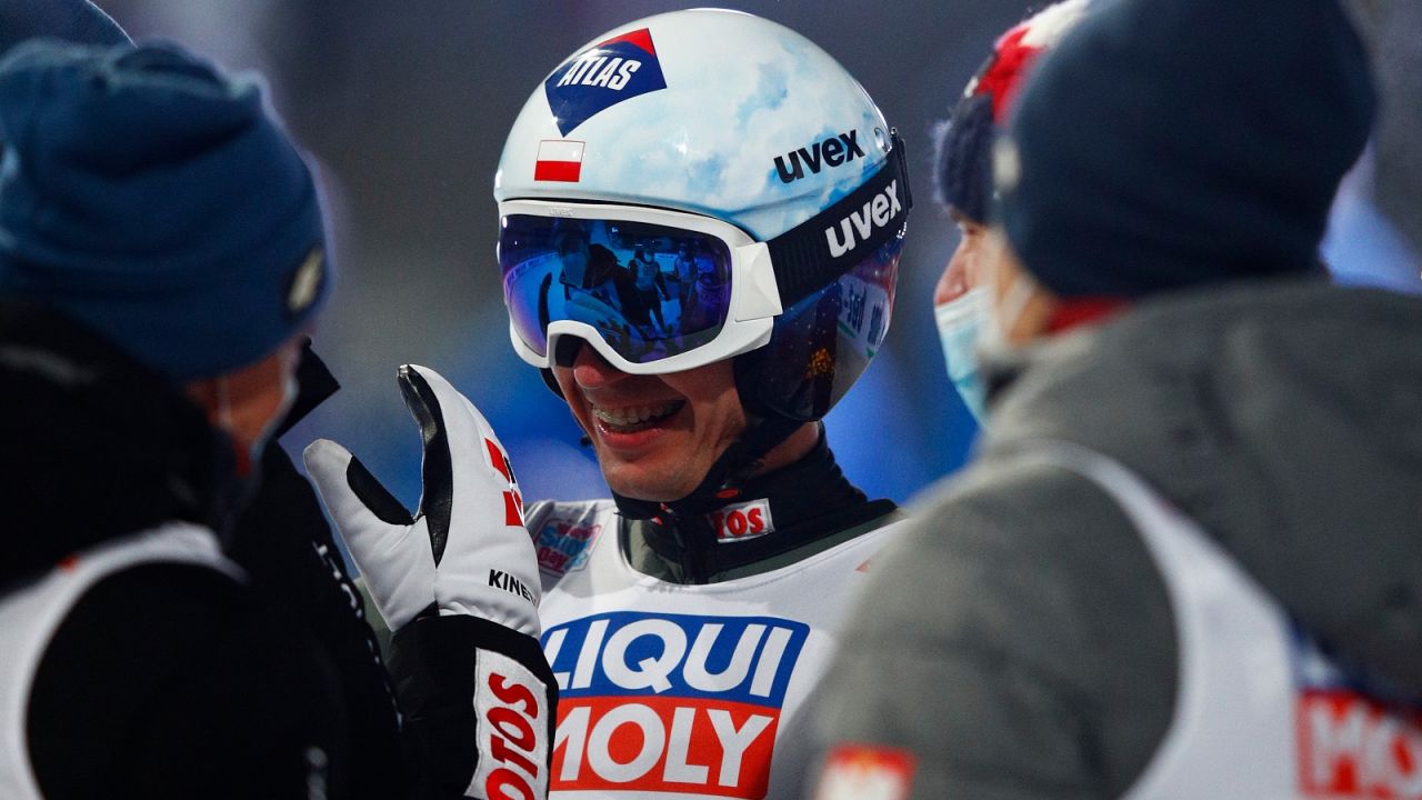 Kamil Stoch goni osiągnięcie Roberta Kranjca. (fot. Getty)