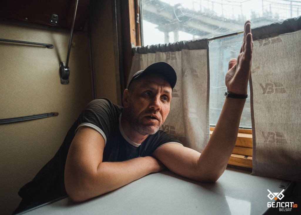 Андрэй падчас пільнай эвакуацыі. (Фота: Сельхуда / Белсат)