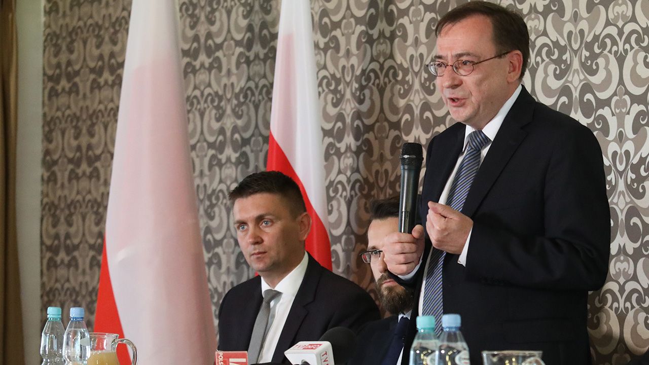Minister koordynator służb specjalnych Mariusz Kamiński podczas spotkania z mieszkańcami Białobrzegów (fot. PAP/ Leszek Szymański) Minister koordynator służb specjalnych Mariusz Kamiński podczas spotkania z mieszkańcami Białobrzegów (fot. PAP/ Leszek Szymański)