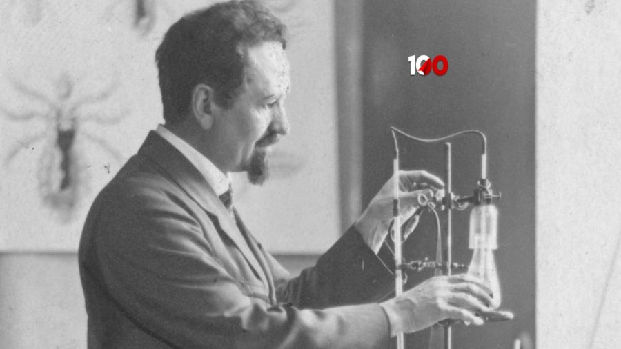 Bardzo długo prof. Weigl (na zdjęciu w swoim laboratorium we Lwowie) unikał doświadczeń na ludziach, tyfus w najostrzejszym przebiegu prowadził do zgonu. Fot. NAC
