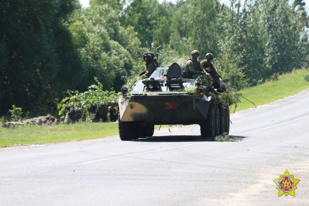 Правяранне баявой гатовасці Узброеных сілаў Беларусі на мяжы. (Фота: modmilby / Telegram)