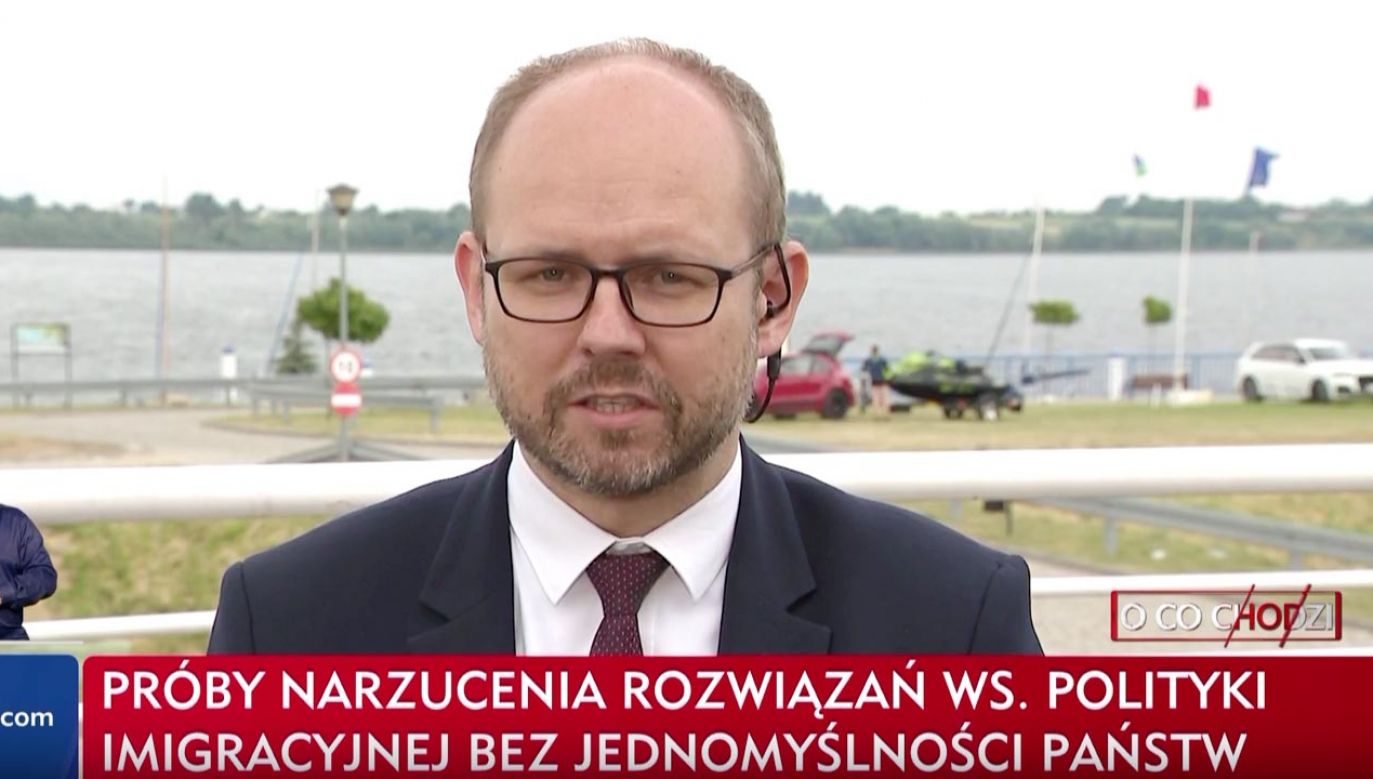 Minister Marcin Przydacz o polityce migracyjnej i Turowie (fot. TVP Info)