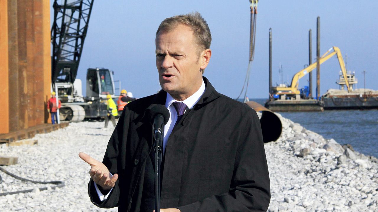 W 2010 r. ówczesny premier Donald Tusk nie widział możliwości budowy „w czasie kryzysu” (fot. PAP/Lech Muszyński ) W 2010 r. ówczesny premier Donald Tusk nie widział możliwości budowy „w czasie kryzysu” (fot. PAP/Lech Muszyński )