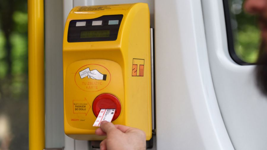 W Warszawie nie działają kasowniki w autobusach i tramwajach (fot. Shutterstock)