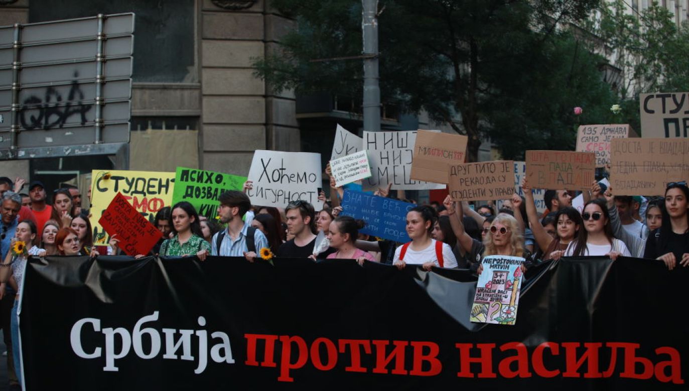Protestom w Belgradzie przewodzi ruch „Serbia przeciwko przemocy”. (Fot. Milos Miskov/Anadolu Agency; Getty Images)