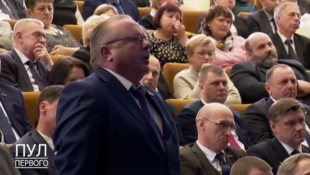 Падчас выступу на агульным сходзе «Белкаапсаюзу» Аляксандр Лукашэнка звярнуўся да старшыні КДК Васіля Герасімава.