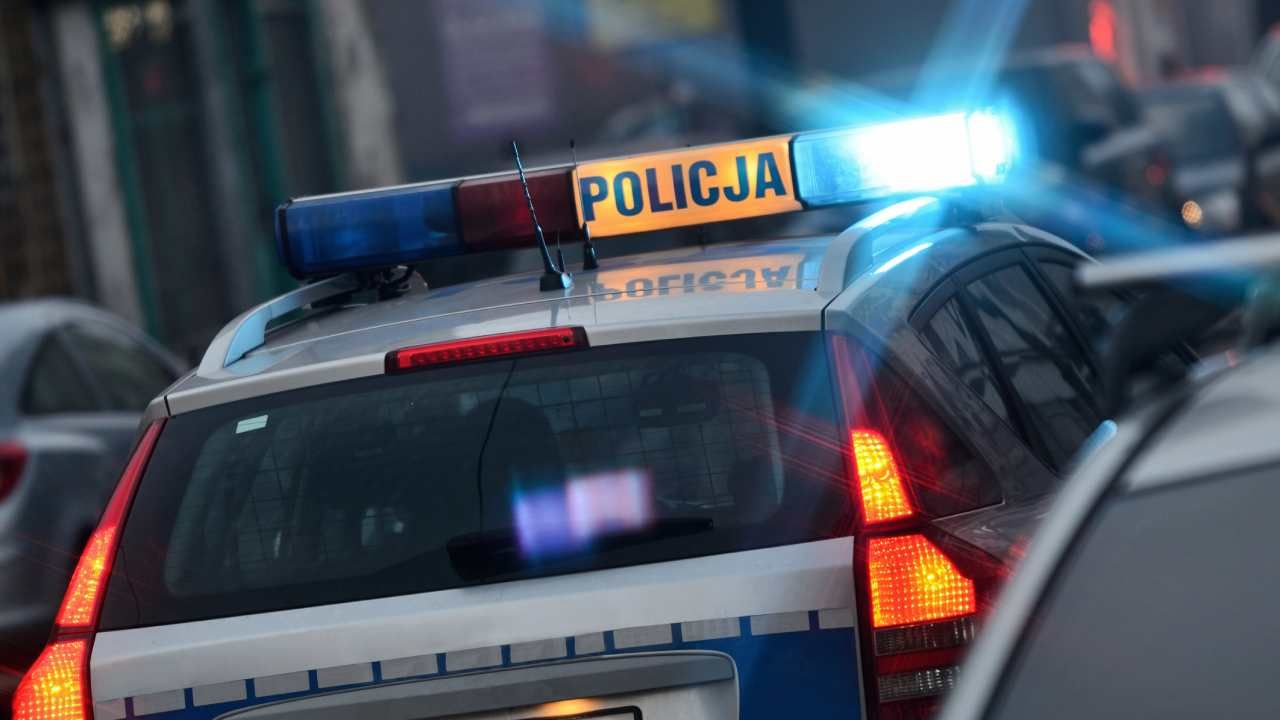 Dwojgu policjantów postawiono zarzuty związane ze śmiercią 30-letniego mieszkańca Piątku (fot. PAP/Tomasz Warszewski)