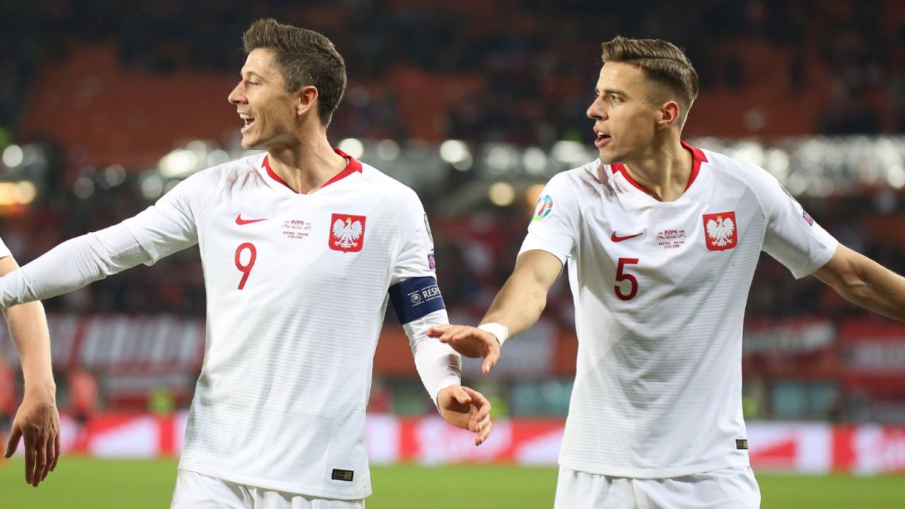 Robert Lewandowski i Jan Bednarek. Piotr Kasprzak miał udział przy ściągnięciu obrońcy reprezentacji Polski do Southampton (fot. Getty Images)
