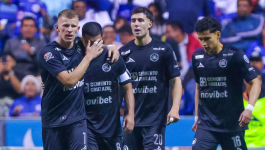 Mateusz Bogusz (pierwszy z lewej) cieszy się wraz z kolegami z debiutanckiego gola w sezonie (fot. Getty) Mateusz Bogusz (pierwszy z lewej) cieszy się wraz z kolegami z debiutanckiego gola w sezonie (fot. Getty)