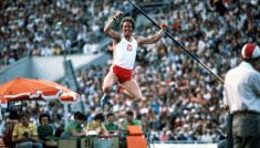 Władysław Kozakiewicz podczas igrzysk olimpijskich 1980 w Moskwie (fot. PAP)