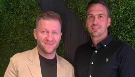 Adam Kokoszka z Adamem Nawałką, obok Ronaldinho (fot. arch. prywatne / PAP)