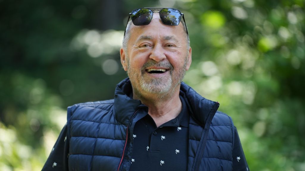 Ryszard pochodzi z Krakowa. Po ukończeniu szkoły elektrycznej pracował przez wiele lat jako elektromonter – m.in. w Bagdadzie i przy budowie tunelu w Monachium, a dziś cieszy się zasłużoną emeryturą. Jego wielką pasją jest sport – w młodości uprawiał gimnastykę. U kobiet ceni sobie szczerość. Ryszard jest również osobą wierzącą, więc marzy o spotkaniu kogoś z „czystą kartą”, czyli bez rozwodu. Fot. TVP 