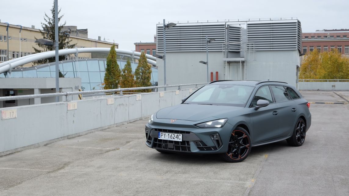 Cupra Leon Sportstourer 1.5 e-Hybrid 272 KM - przód