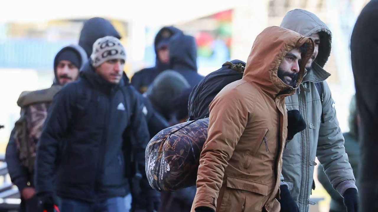 Imigranci na ulicach Mińska (fot.  Stringer\TASS via Getty Images)