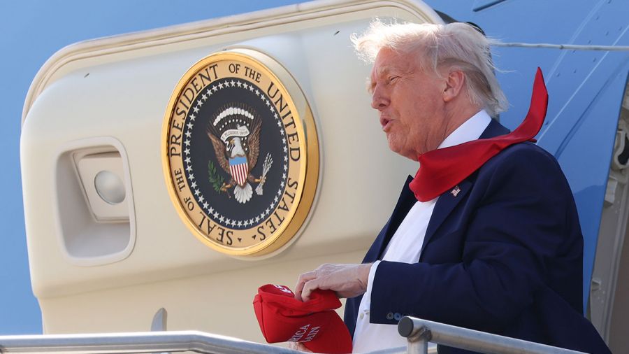 Donald Trump nie wyklucza, że Air Force One wyląduje w czwartek w Stambule (fot. Scott Olson/Getty Images).