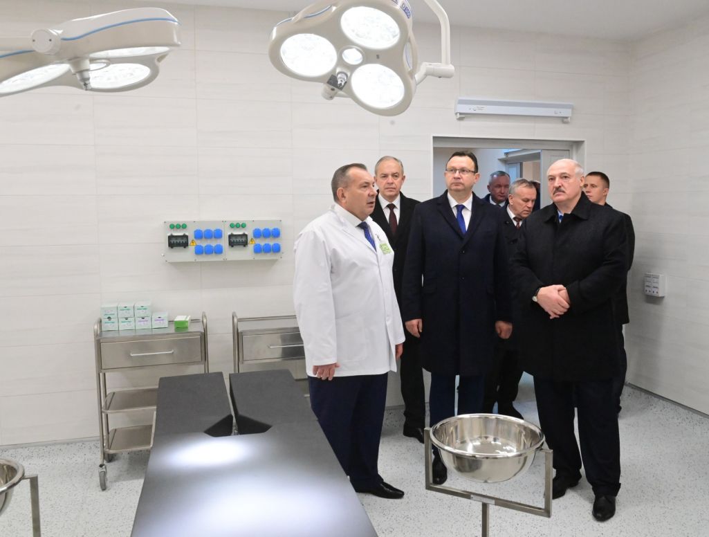 Лукашэнка наведвае кардыяхірургічны корпус (Фота: president.gov.by)