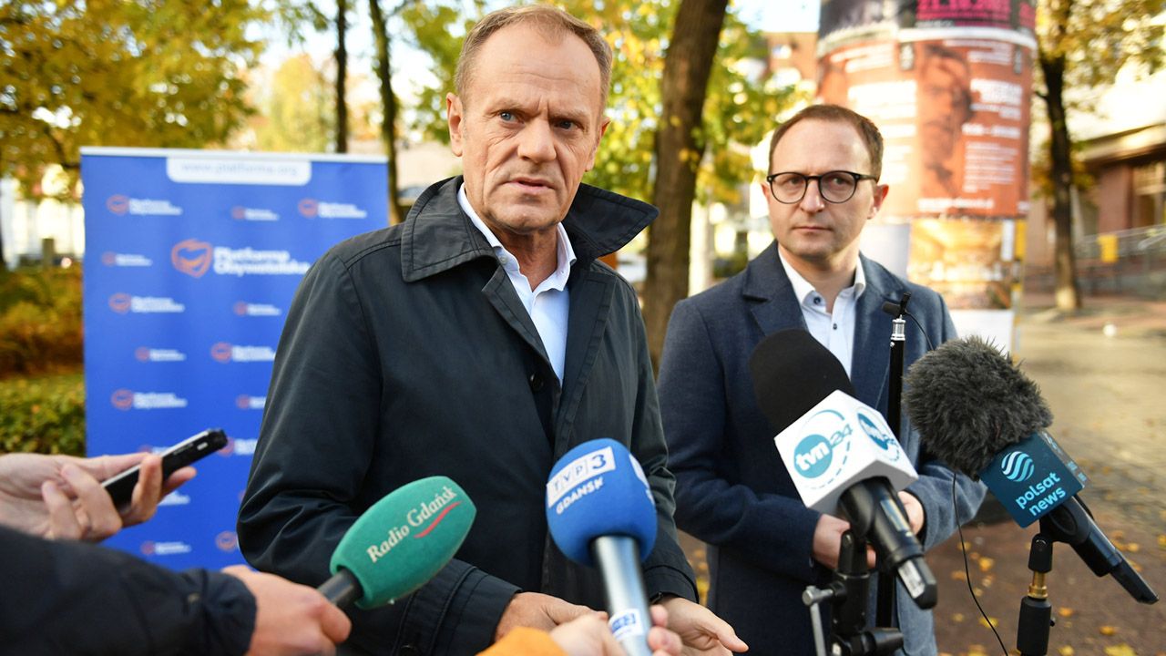 Lider PO Donald Tusk (L) i wiceprezydent Sopotu Marcin Skwierawski (P) (fot. PAP/Adam Warżawa) Lider PO Donald Tusk (L) i wiceprezydent Sopotu Marcin Skwierawski (P) (fot. PAP/Adam Warżawa)