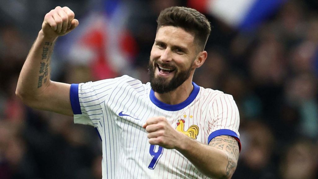 Drugi zestaw koszulek Francji na Euro 2024 to wyraz uznania wobec wspaniałej reprezentacji z lat 80. Fot. FRANCK FIFE_AFP/ EastNEWS