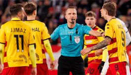 Bartosz Frankowski przeprosił za błąd w Zabrzu, choć nie on był głównym winowajcą braku czerwonej kartki dla Josemy. Znacznie gorsze były błędy innych sędziów... (Zdjęcie: Getty Images)