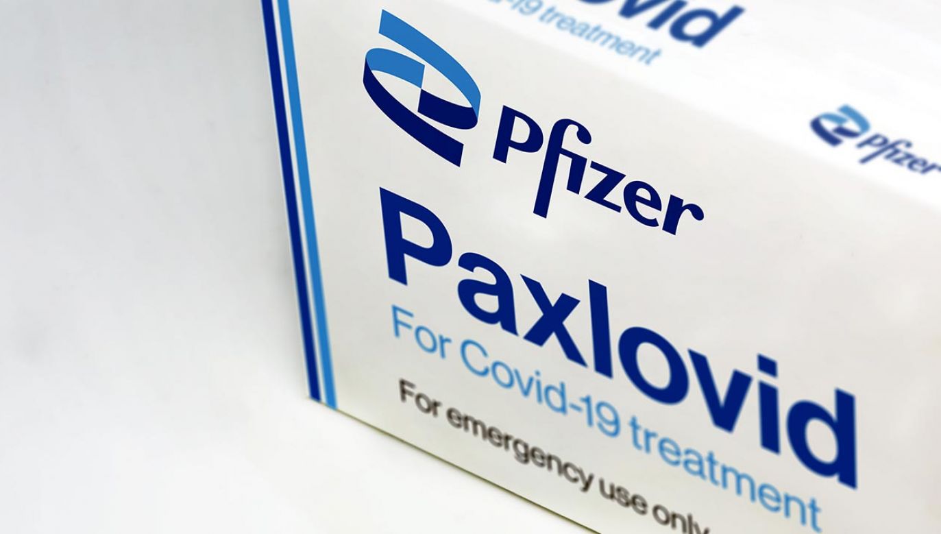 Paxlovid – lek na COVID-19 w tabletkach (fot. Shutterstock/rarrarorro)