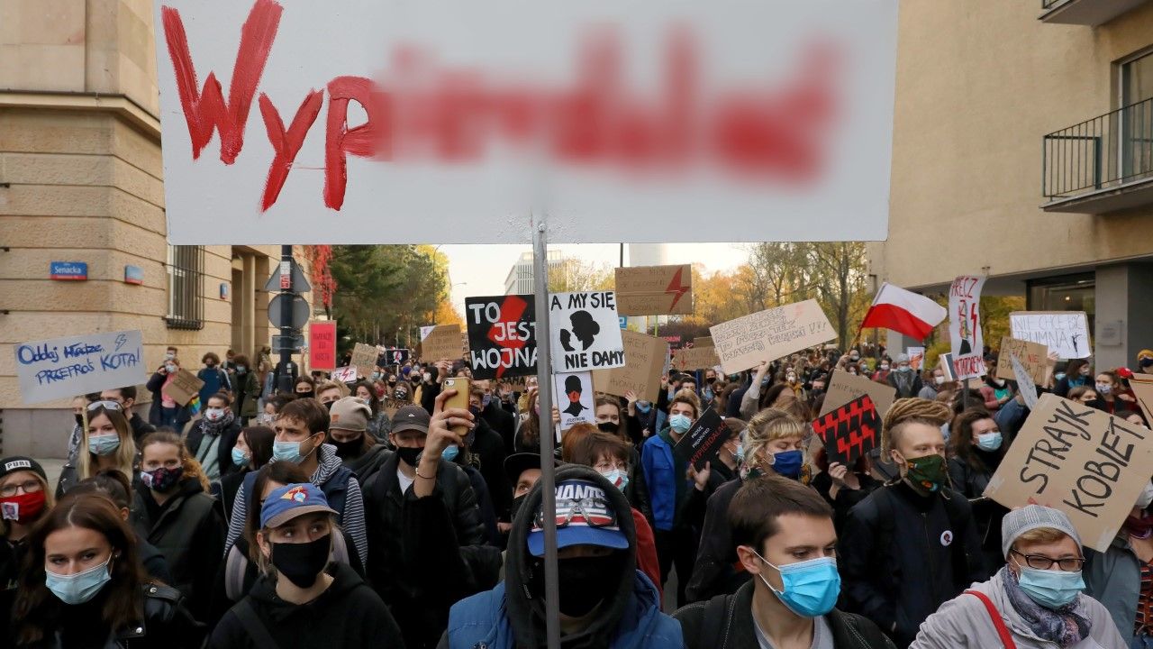 Największemu niegdyś opiniotwórczemu dziennikowi w Polsce nie przeszkadza knajacki język protestujacych (fot. PAP/Paweł Supernak) Największemu niegdyś opiniotwórczemu dziennikowi w Polsce nie przeszkadza knajacki język protestujacych (fot. PAP/Paweł Supernak)