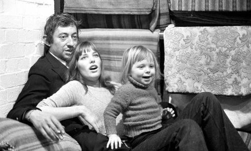 With Serge Gainsbourg and his two-year-old daughter in London in 1970. Photo. STARSTOCK/Photoshoot Provider: PAP/Photoshoot 