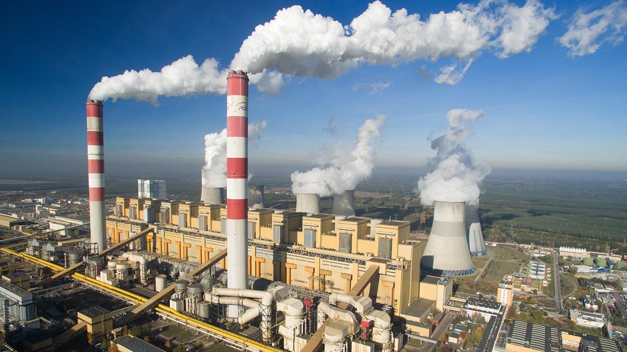 Elektrownia Bełchatów jest największym dostawcą energii elektrycznej w Polsce (fot. PAP/Leszek Wdowiński, zdjęcie ilustracyjne)