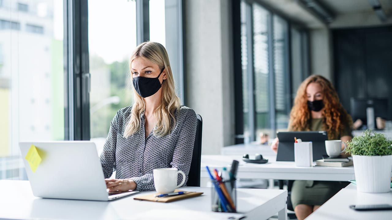 Stopa bezrobocia rejestrowanego wyniosła w kwietniu br. 6,3 proc. (fot. Shutterstock/ Halfpoint) Stopa bezrobocia rejestrowanego wyniosła w kwietniu br. 6,3 proc. (fot. Shutterstock/ Halfpoint)