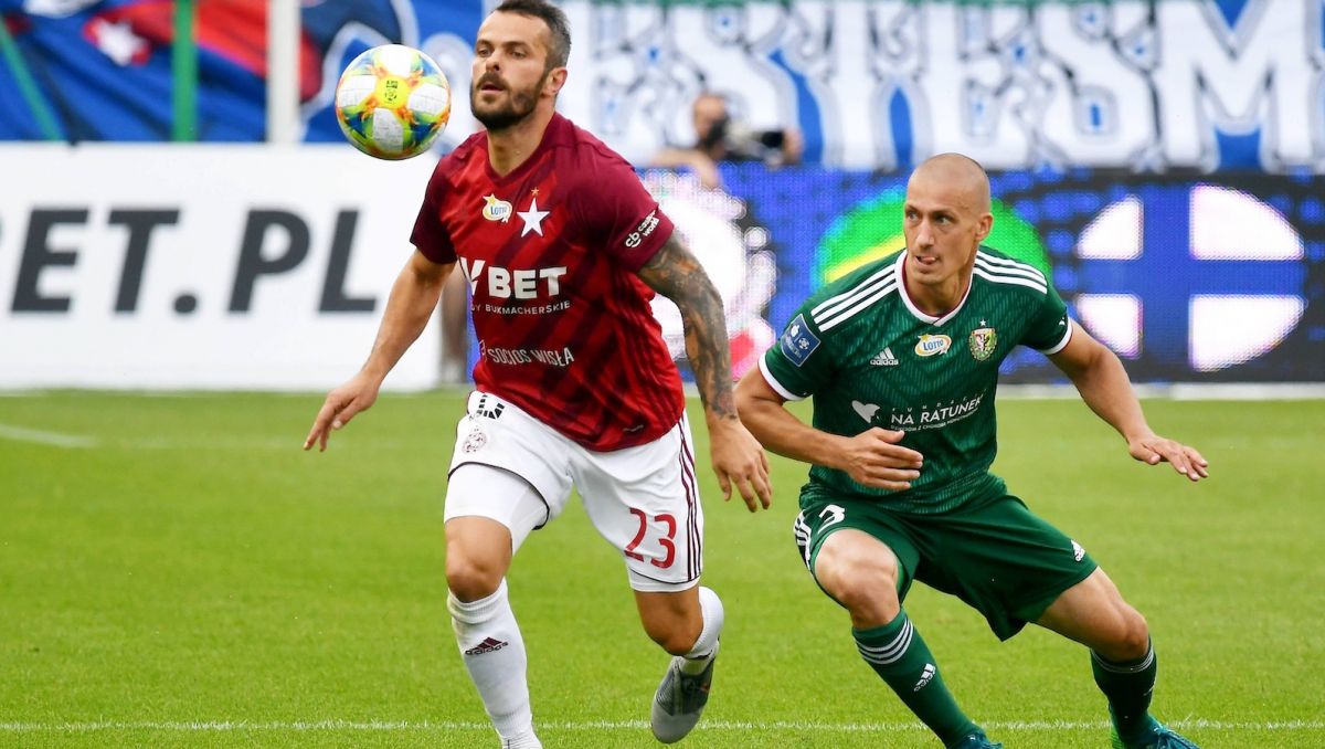 Paweł Brożek w trakcie meczu ze Śląskiem (fot. PAP/Piotr Polak)