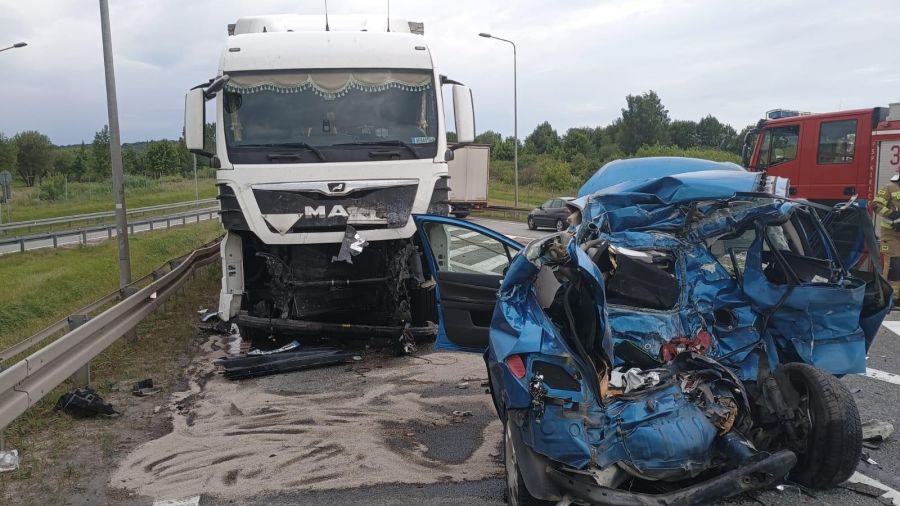 Niespokojny piątek na drogach w regionie. W dwóch czołowych zderzeniach ranne zostały trzy osoby 