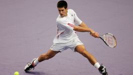 Paris Masters 2006 był ostatnim wielkim turniejem rozgrywanym na dywanie, ostatnim turniejem z serii Masters z finałem rozgrywanym do trzech wygranych setów i pierwszym występem Novaka Djokovicia w hali Bercy. Serb wygrywał tam potem siedmiokrotnie (fot. Getty)