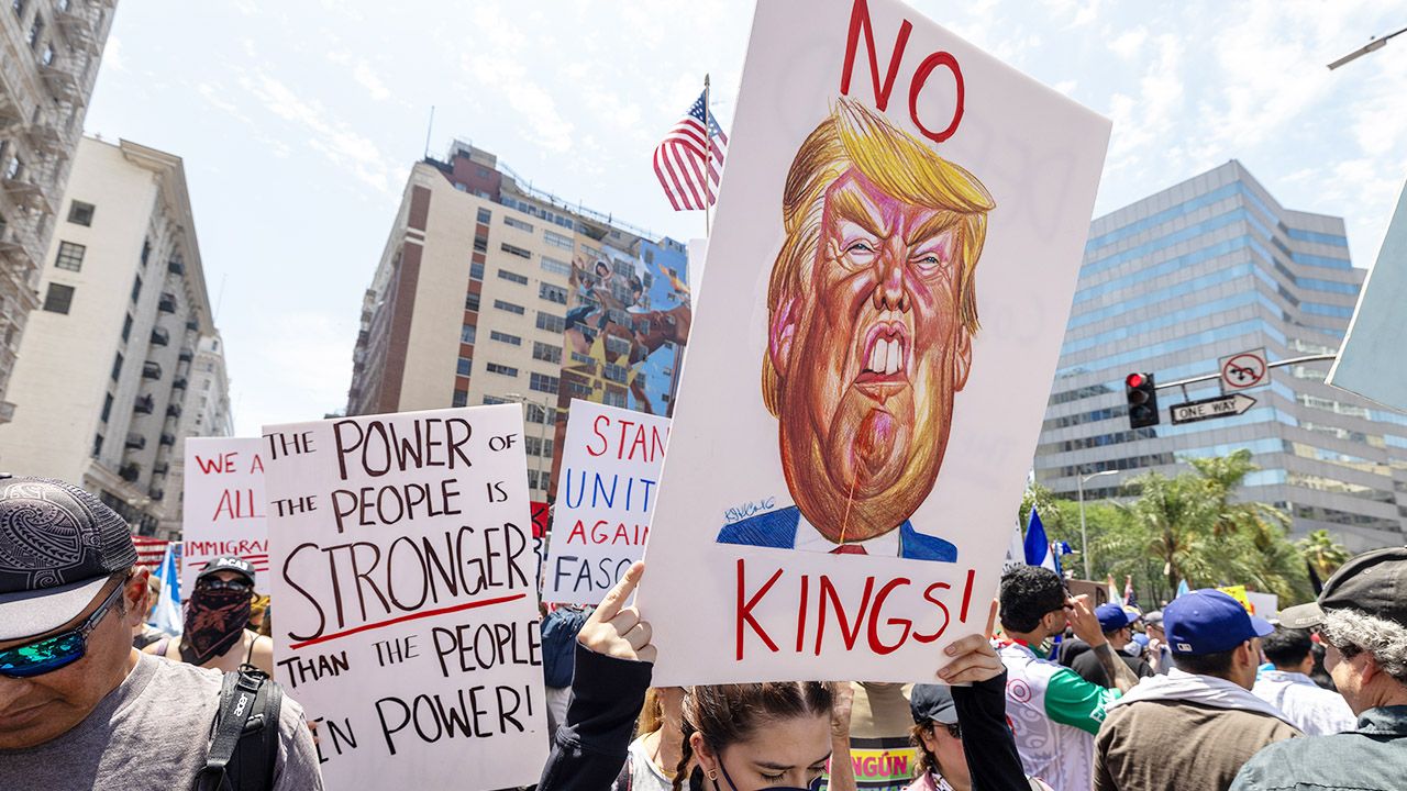 „Nie mamy króla”. Masowe protesty przeciwko autorytarnym zapędom Trumpa
