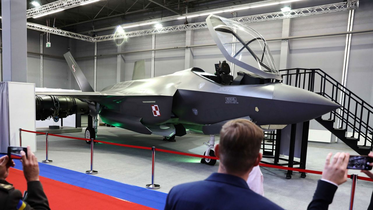 Kwestia kontraktu z USA na myśliwce F-35 jest na pierwszym miejscu listy zakupów w 2020 roku (fot. arch. PAP/Rafał Guz) Kwestia kontraktu z USA na myśliwce F-35 jest na pierwszym miejscu listy zakupów w 2020 roku (fot. arch. PAP/Rafał Guz)