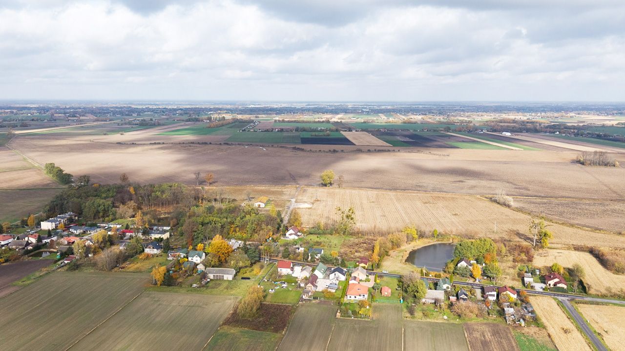Warta dziesiątki milion&oacute;w złotych działka w Zabłotni, przeznaczona pod Centralny Port Komunikacyjny, wraca do pierwotnego właściciela &ndash; Krajowego Ośrodka Wsparcia Rolnictwa (KOWR)....