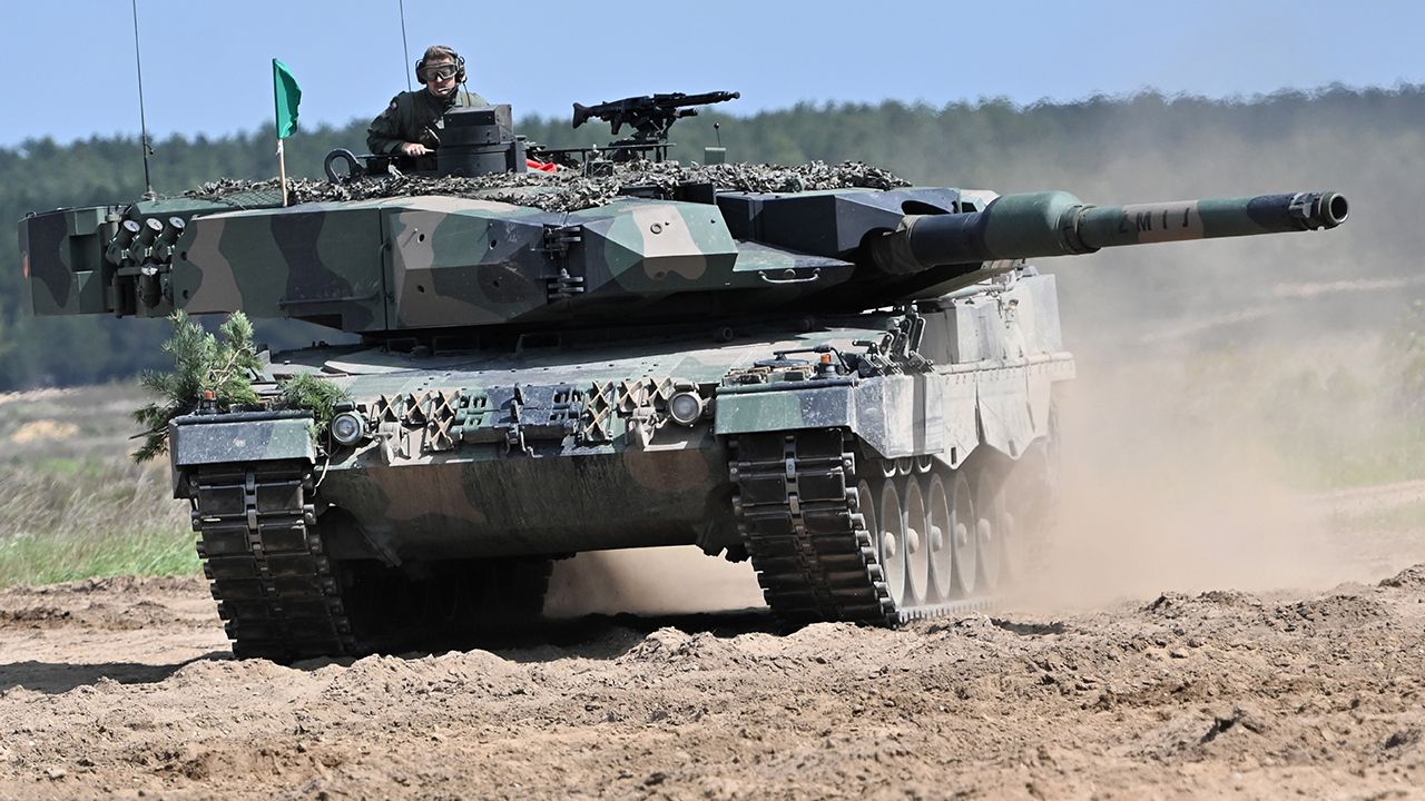 Coraz bliżej jest przekazania Leopardów Ukrainie (fot. arch.PAP/Marcin Bielecki) Coraz bliżej jest przekazania Leopardów Ukrainie (fot. arch.PAP/Marcin Bielecki)