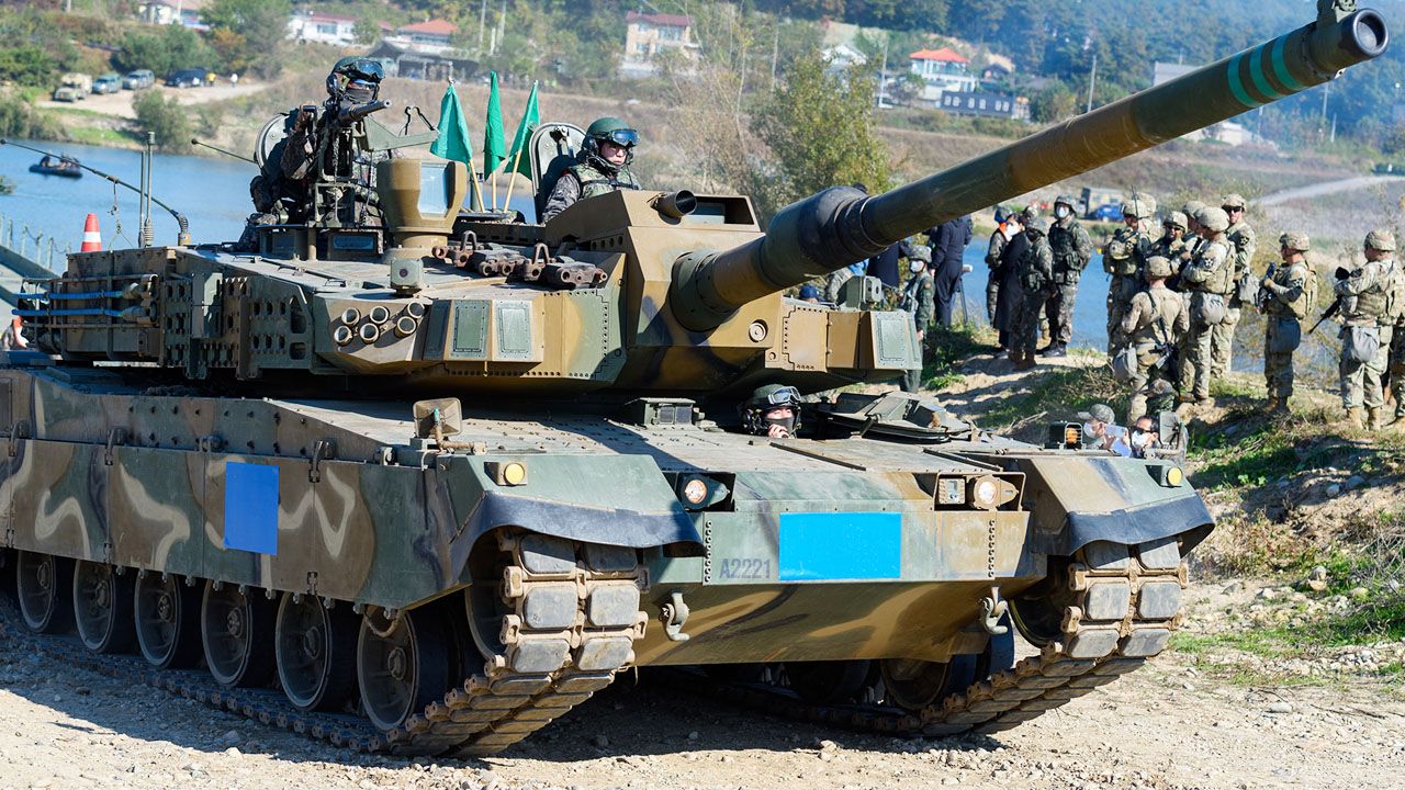 Koreańskie czołgi K2 (fot. KIM Jae-Hwan/SOPA Images/LightRocket/Getty)