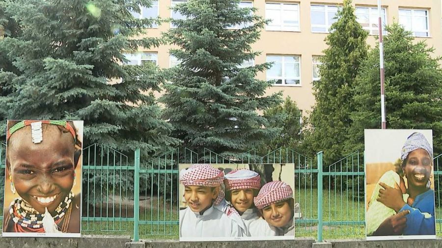 "Uśmiech Świata". Wystawa Elżbiety Dzikowskiej w Mielcu