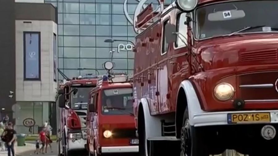 Czerwone samochody opanowały Poznań. Odbył się zlot wozów strażackich