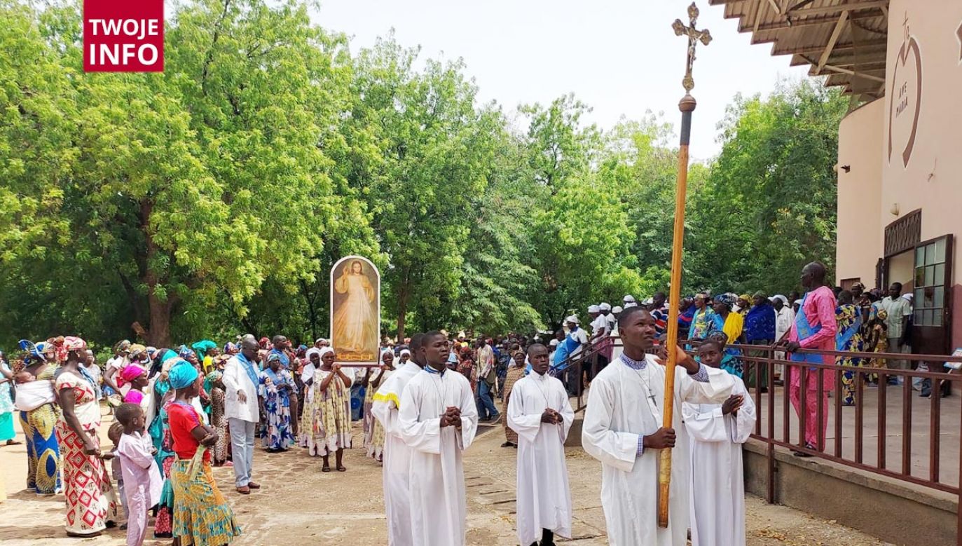 Niedziela Miłosierdzia Bożego w Kamerunie (fot. Twoje Info/o. Alojzy Chrószcz)