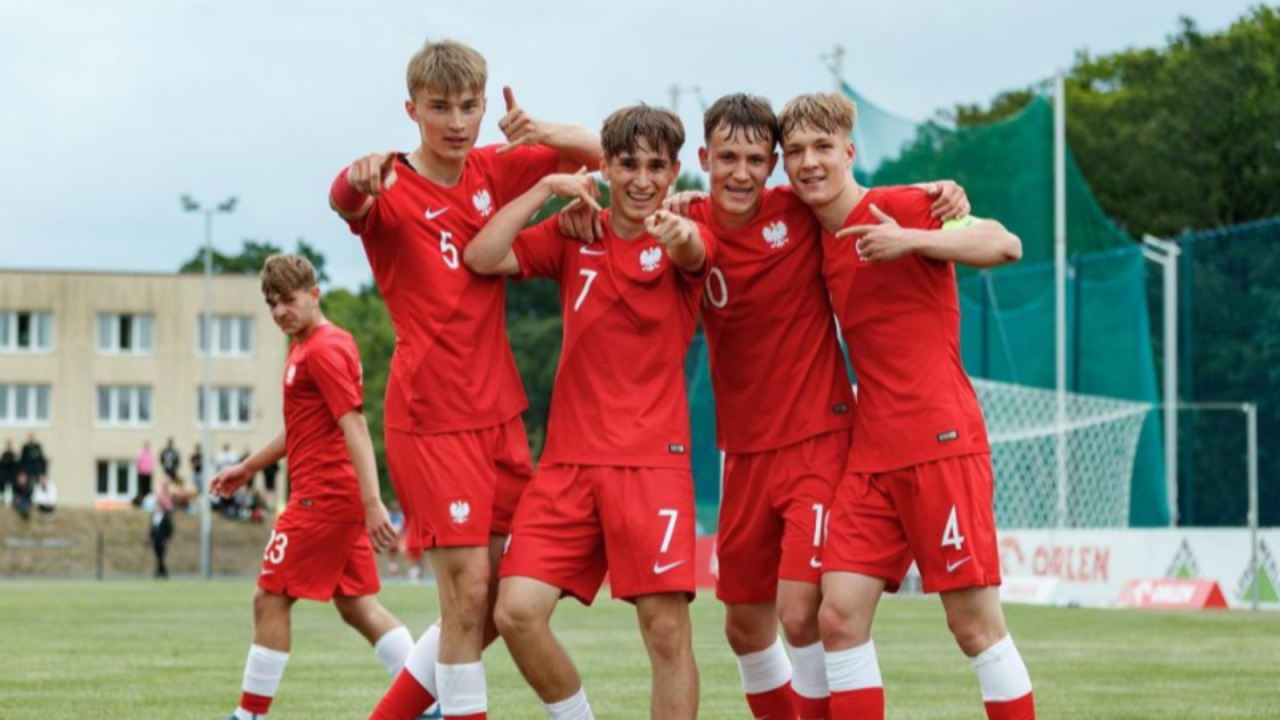 Reprezentacja Polski U17 rozpoczęła eliminacje mistrzostw Europy od zwycięstwa (fot. Instagram/Jakub Adkonis)